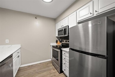 Kings Pointe Condominiums unit 1108, West Des Moines, IA 50266 - photo 6