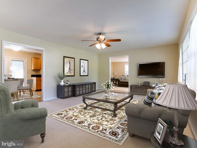 4211 Pinefield Ct, Fairfax, VA 22033 - photo 3