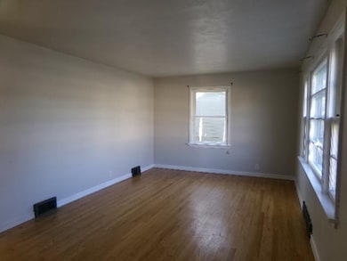 321 W Garfield St, Freeport, IL 61032 - photo 5