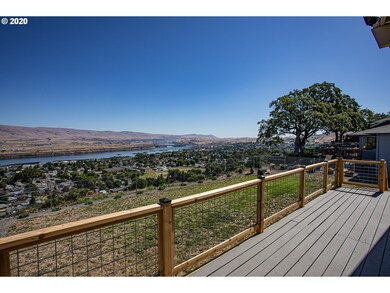 907 E 18th St, the Dalles, OR 97058 - photo 2