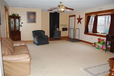 37 Mitchell St, Mechanic Falls, ME 04256 - photo 4