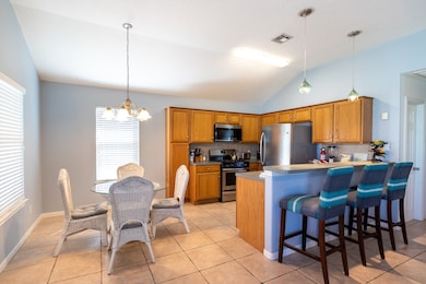 Nice, large size kitchen, gas range and lots of co