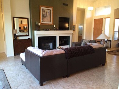 Great Room - Gas Fireplace & Ent Niche