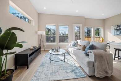 303 Chobani Ln, Houston, TX 77091 - photo 4