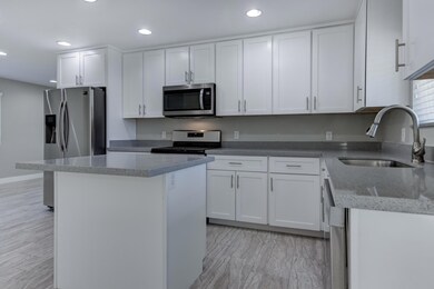 1436 W 7th St-12