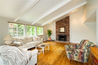 Flooded with light from six windows. Vaulted ceili