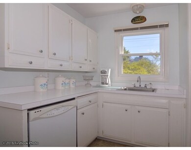 31 Eustis Ave, Newport, RI 02840 - photo 6