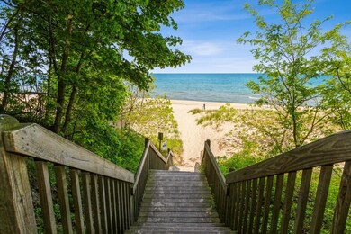 02_15826LakeshoreRd_2020_20stepstothebea