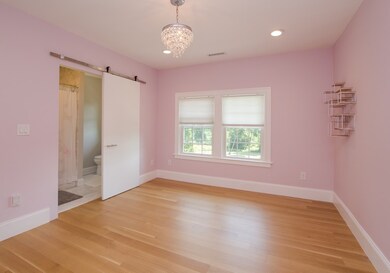 856 Hammond St, Chestnut Hill, MA 02467 - photo 5