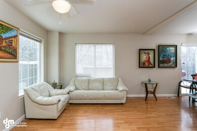 23-Living Room_1069