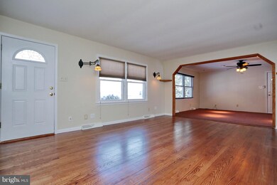 9865 Wellhouse Dr, White Plains, MD 20695 - photo 5