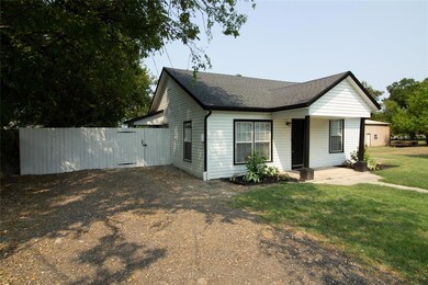 404 W Mill St, Decatur, TX 76234 - photo 4