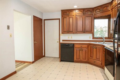 1260 St Andrews Ave, Waterloo, IA 50701 - photo 6