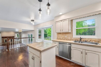 1249 Ardmore Dr, Naperville, IL 60540 - photo 4