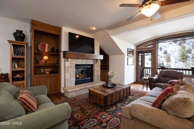 alpine_club_402_interior_living (1)