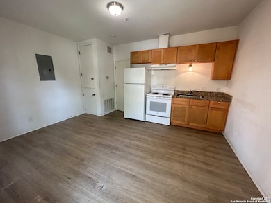 816 Rivas St unit C, San Antonio, TX 78207 - photo 3