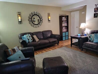 611 Dlyn St, Columbus, OH 43228 - photo 3