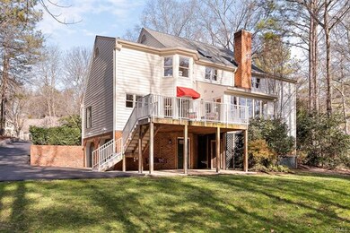 Rear view. Lots of outdoor living space!