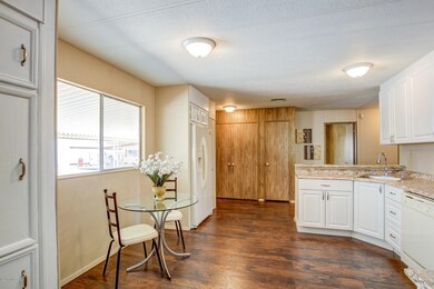 Kitchen, Breakfast Nook & Pantry