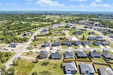 2525 Wren Ln, Junction City, KS 66441 - photo 5