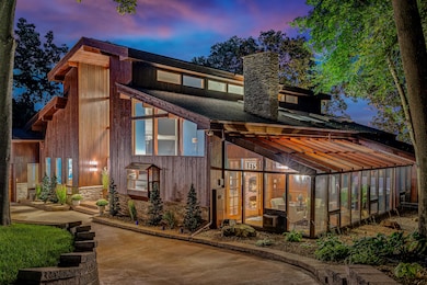 04_1555 Crescent Hills