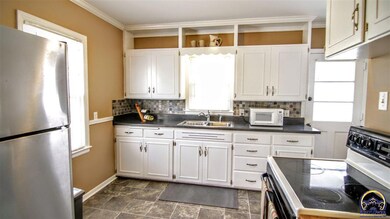 3834 SW Munson Ave, Topeka, KS 66604 - photo 4