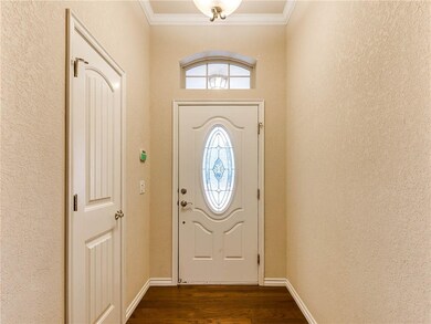 605 Gyrfalcon Dr, Norman, OK 73072 - photo 4