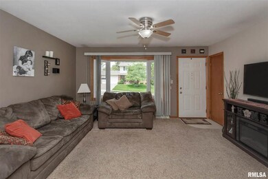 2611 W 37th St, Davenport, IA 52806 - photo 4