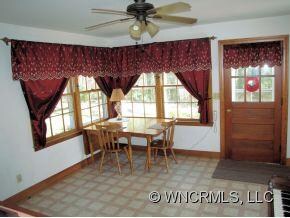 Dining Area open to Kit