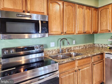 8245 Wycliffe Ct, Manassas, VA 20109 - photo 7