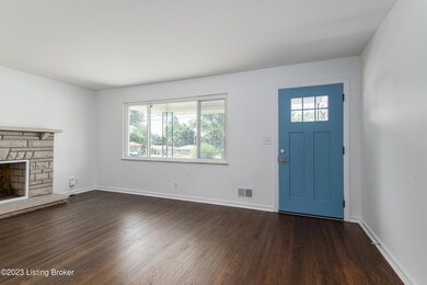 6204 Apex Dr, Louisville, KY 40219 - photo 2