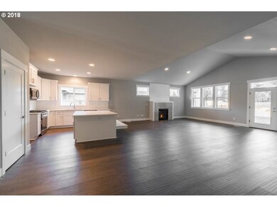 980 SW 14th Cir, Troutdale, OR 97060 - photo 4