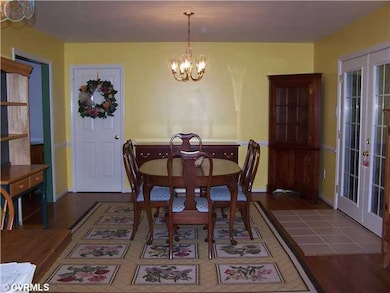 Dining Room - Spacious dining area with french doo
