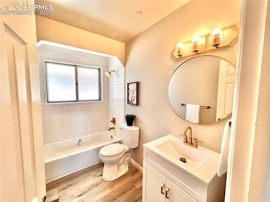 Full bathroom with vanity, tiled shower / bath com