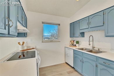 Great Kitchen with Pikes Peak Views