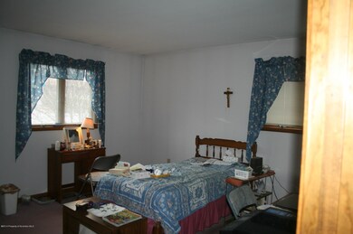 713 E Swinick Dr, Dunmore, PA 18512 - photo 6