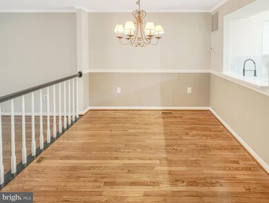6306 Mary Todd Ct, Centreville, VA 20121 - photo 4