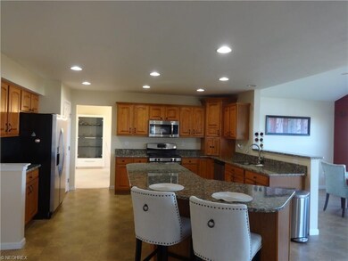 Large eat-in kitchen with granite countertops - pe