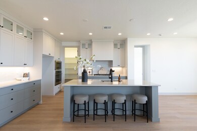 GOURMET KITCHEN