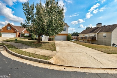 1604 Lady Maria Ct, Locust Grove, GA 30248 - photo 2