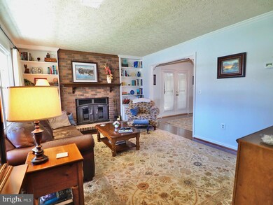 18104 Tompkins Ct, Dumfries, VA 22026 - photo 4