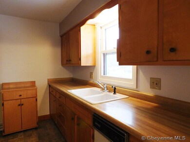 624 Mcgovern Ave, Cheyenne, WY 82001 - photo 6