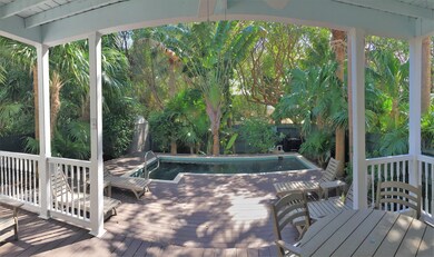 Tropical Oasis, Deck and pool