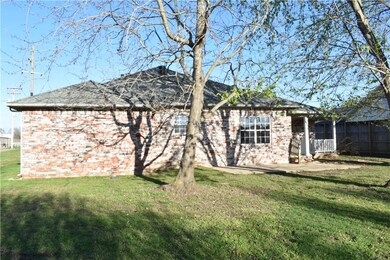 102 S Baggett St, Prairie Grove, AR 72753 - photo 2