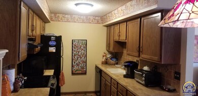 5633 SW Foxcroft Cir S unit 204, Topeka, KS 66614 - photo 4