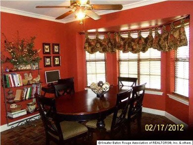 BREAKFAST AREA OFF THE KITCHEN