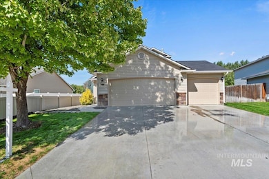 994 N Gray Cloud Way, Meridian, ID 83642 - photo 2