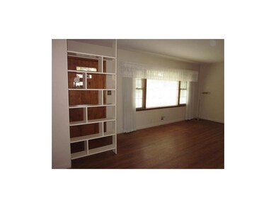 Living Room. Bookcase divider in living room