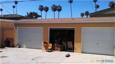 3 1 car garages + long driveway