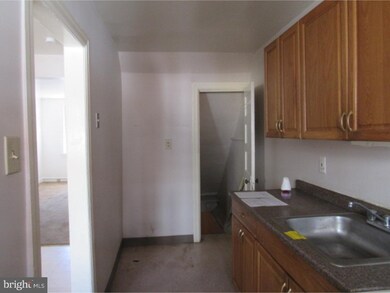 7157 Clover Ln, Upper Darby, PA 19082 - photo 6